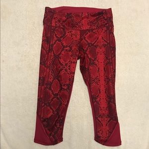 Lululemon Vent It Out Crop - Red Snake Print
